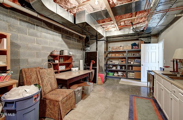 1117 Waterbrooke Lane, Johnson City, TN 37604