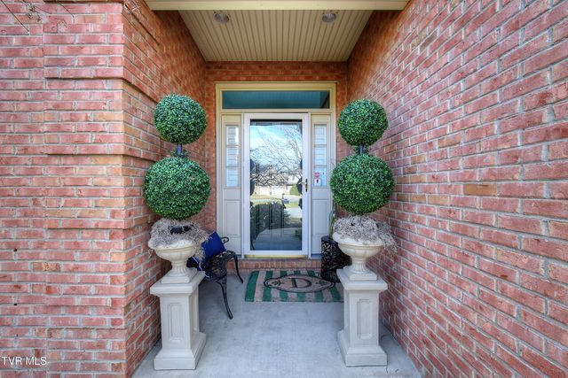 1117 Waterbrooke Lane, Johnson City, TN 37604