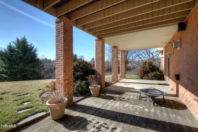 1117 Waterbrooke Lane, Johnson City, TN 37604