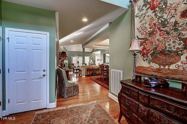 1117 Waterbrooke Lane, Johnson City, TN 37604