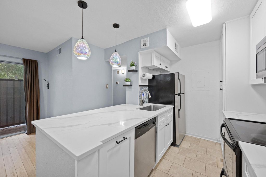 3204 Menchaca RD 405, Austin, TX 78704
