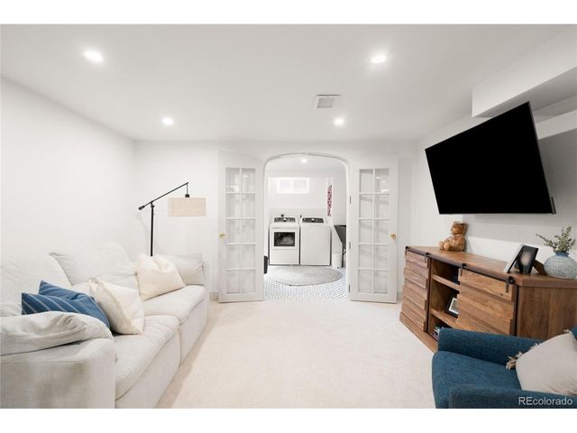 2068 Jasmine St, Denver, CO 80207