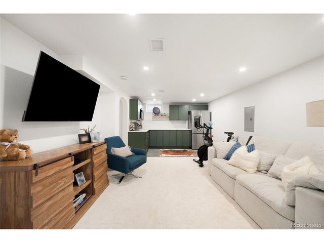 2068 Jasmine St, Denver, CO 80207