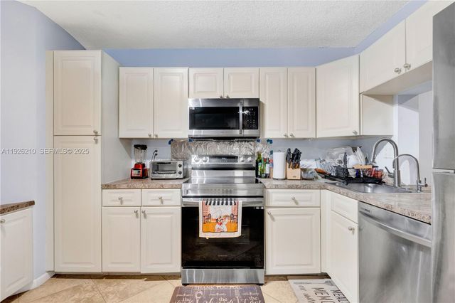 3050 NW 42nd Ave C406, Coconut Creek, FL 33066