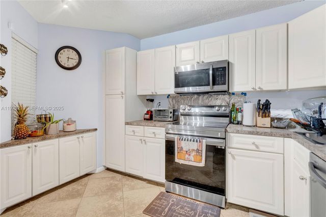 3050 NW 42nd Ave C406, Coconut Creek, FL 33066