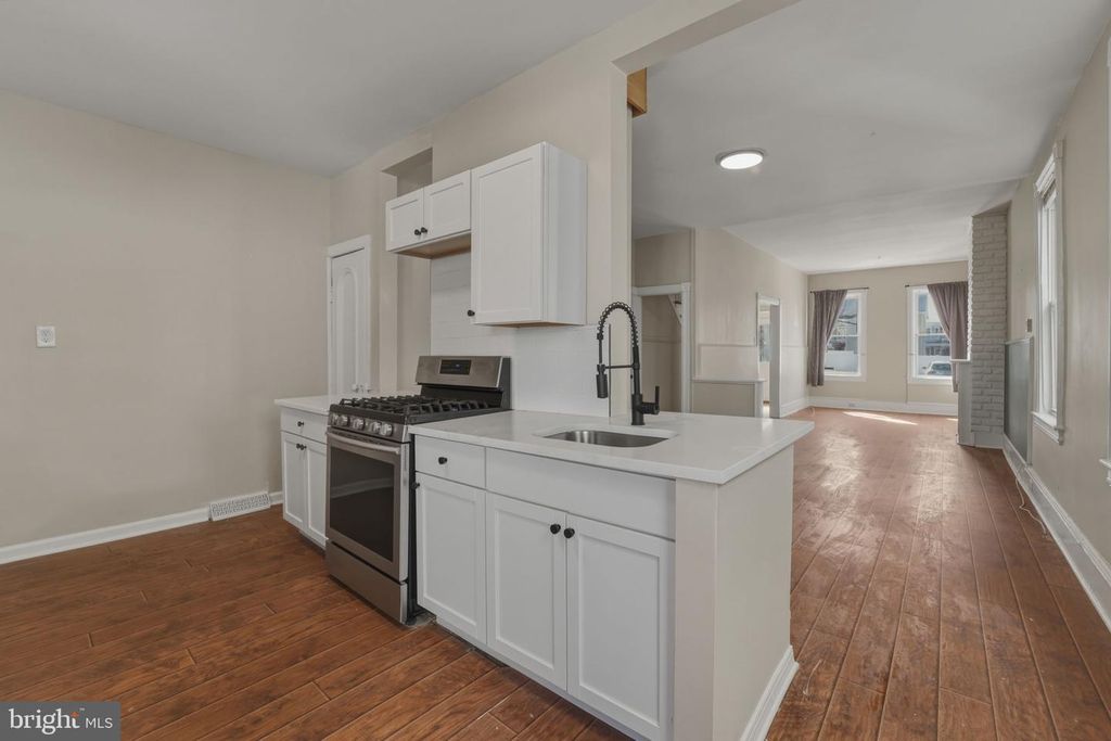Image 10 of property listing at 323 MARKET ST, Gloucester City, NJ 08030