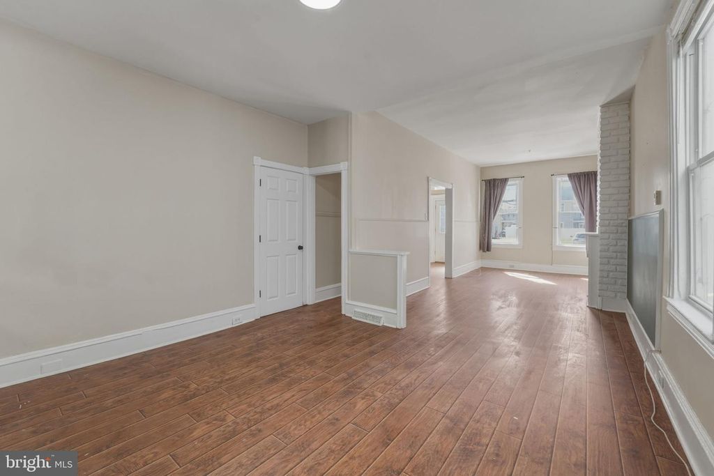 Image 13 of property listing at 323 MARKET ST, Gloucester City, NJ 08030