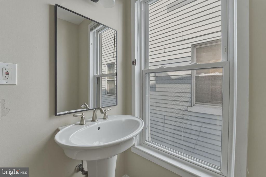 Image 20 of property listing at 323 MARKET ST, Gloucester City, NJ 08030