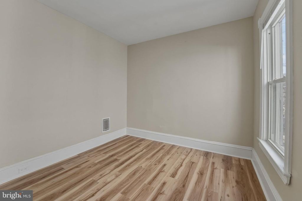 Image 22 of property listing at 323 MARKET ST, Gloucester City, NJ 08030