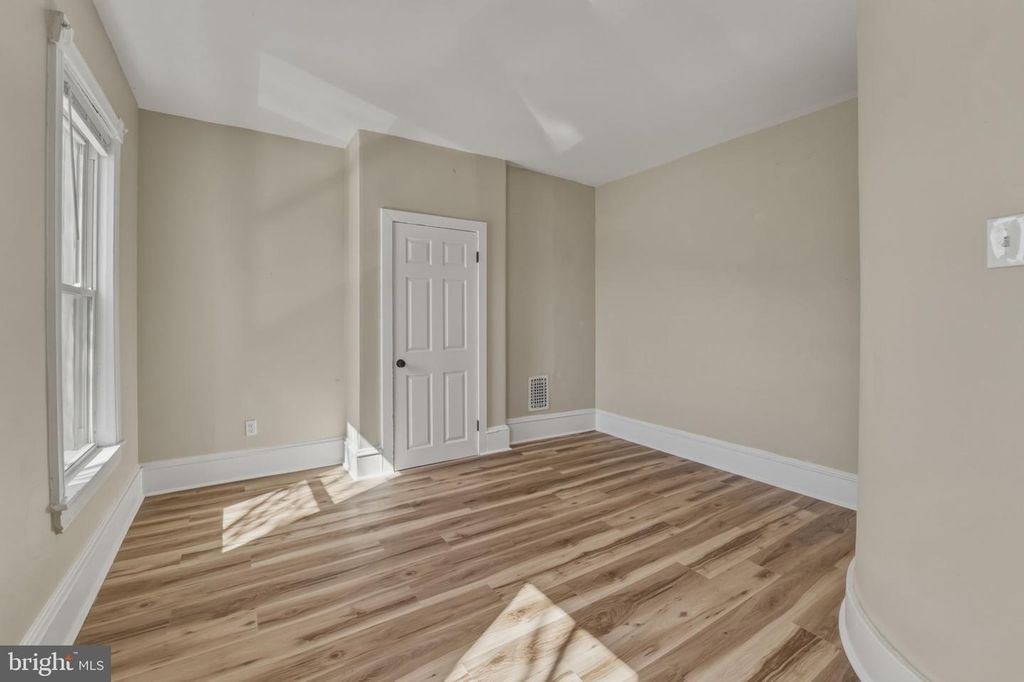 Image 25 of property listing at 323 MARKET ST, Gloucester City, NJ 08030