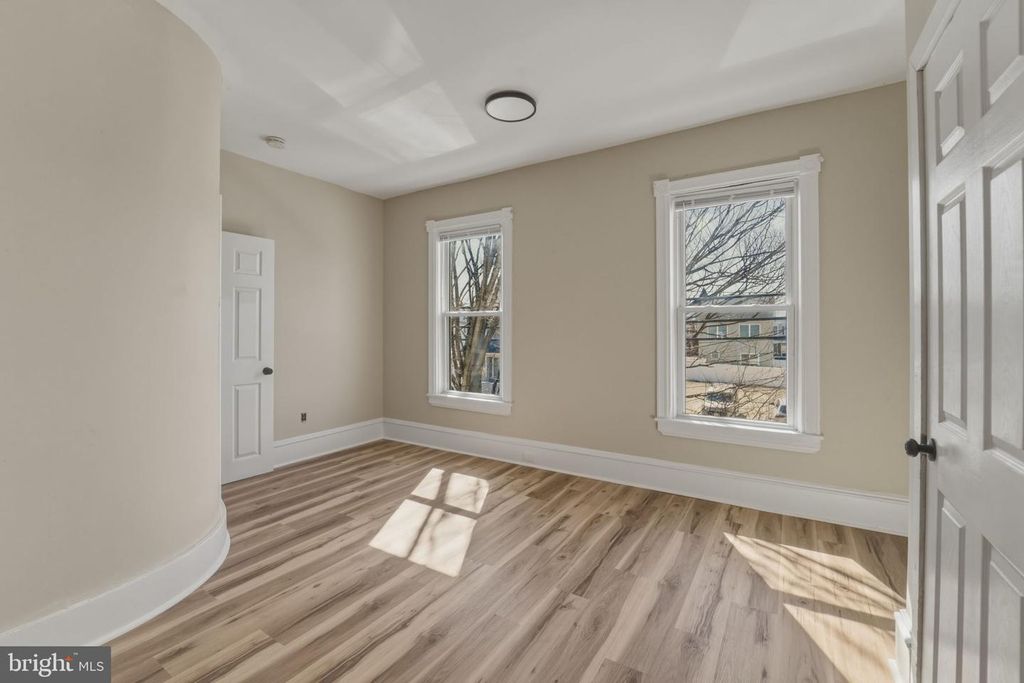 Image 26 of property listing at 323 MARKET ST, Gloucester City, NJ 08030