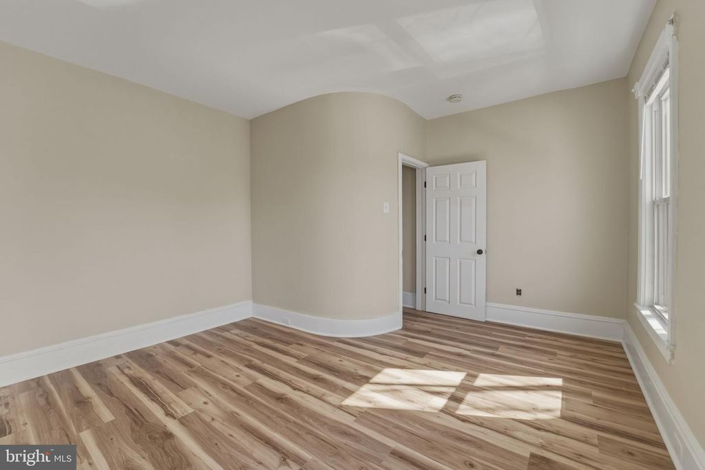 Image 27 of property listing at 323 MARKET ST, Gloucester City, NJ 08030
