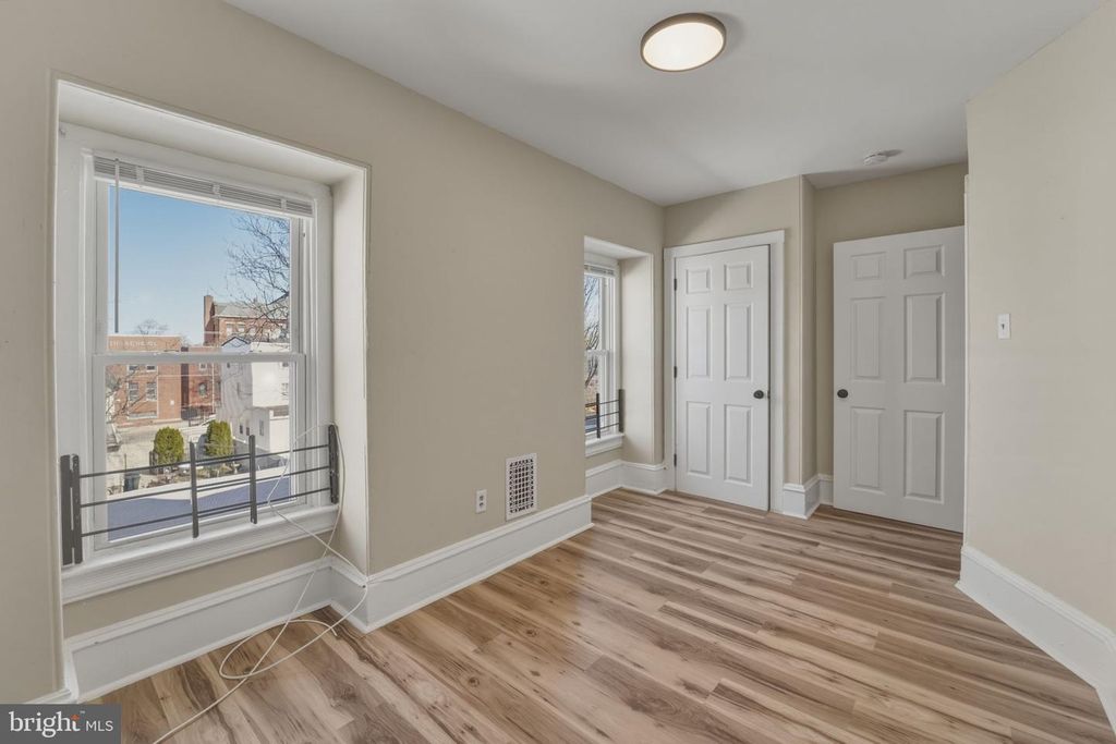 Image 31 of property listing at 323 MARKET ST, Gloucester City, NJ 08030