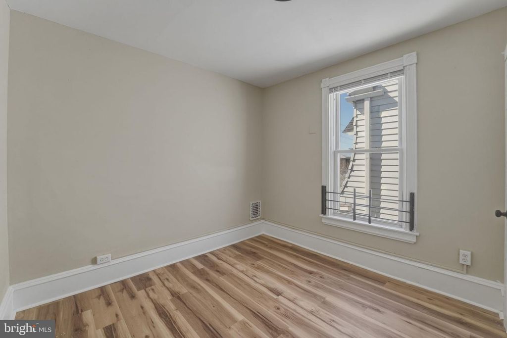 Image 32 of property listing at 323 MARKET ST, Gloucester City, NJ 08030