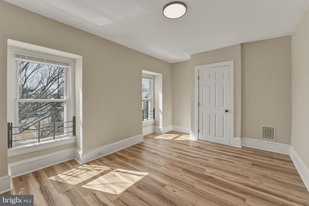 Image 35 of property listing at 323 MARKET ST, Gloucester City, NJ 08030