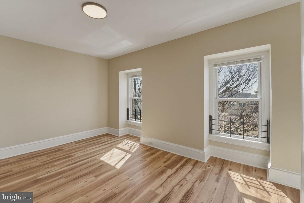 Image 36 of property listing at 323 MARKET ST, Gloucester City, NJ 08030