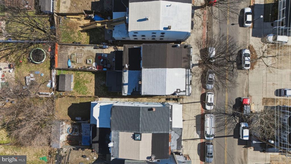 Image 4 of property listing at 323 MARKET ST, Gloucester City, NJ 08030
