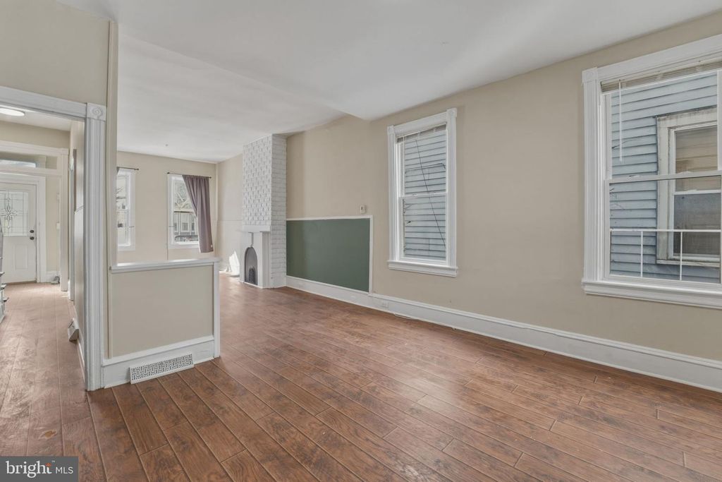 Image 5 of property listing at 323 MARKET ST, Gloucester City, NJ 08030