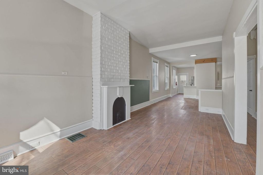 Image 8 of property listing at 323 MARKET ST, Gloucester City, NJ 08030