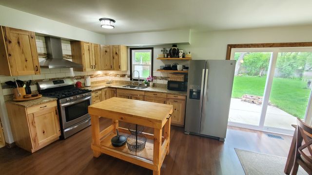 678 Ray Avenue, West Chicago, IL 60185