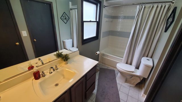 678 Ray Avenue, West Chicago, IL 60185
