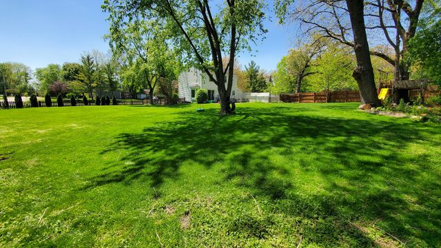 678 Ray Avenue, West Chicago, IL 60185