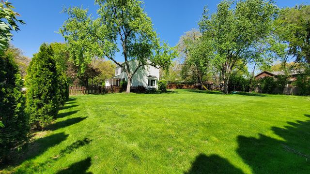 678 Ray Avenue, West Chicago, IL 60185