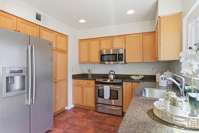824 Bay Street, Mountain View, CA 94041