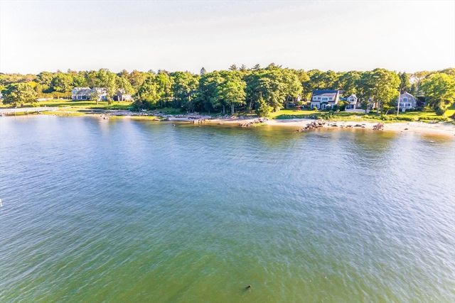 16 Spinnaker Ln, Marion, MA 02738