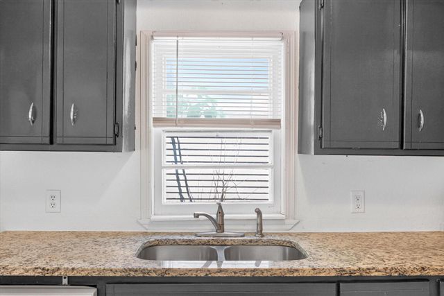 1327 N Marion Avenue, Springfield, MO 65802