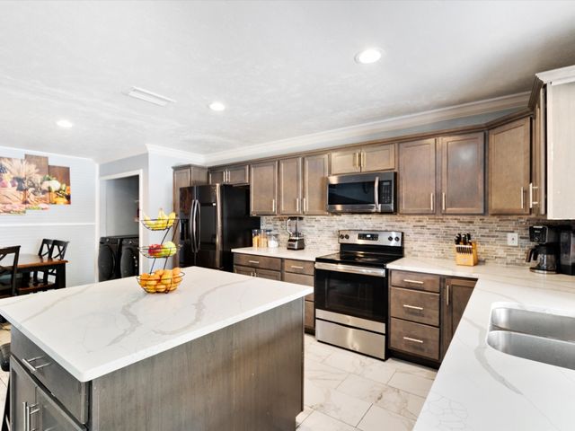 7232 Long Canyon Trail, Dallas, TX 75249