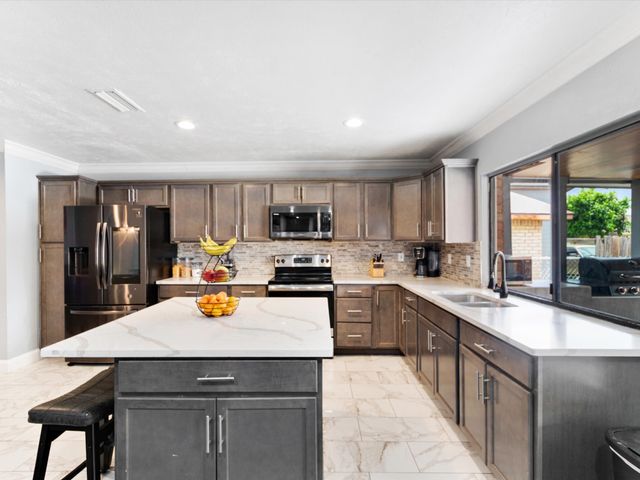 7232 Long Canyon Trail, Dallas, TX 75249