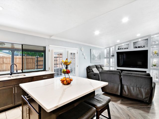 7232 Long Canyon Trail, Dallas, TX 75249