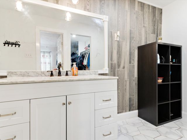 7232 Long Canyon Trail, Dallas, TX 75249