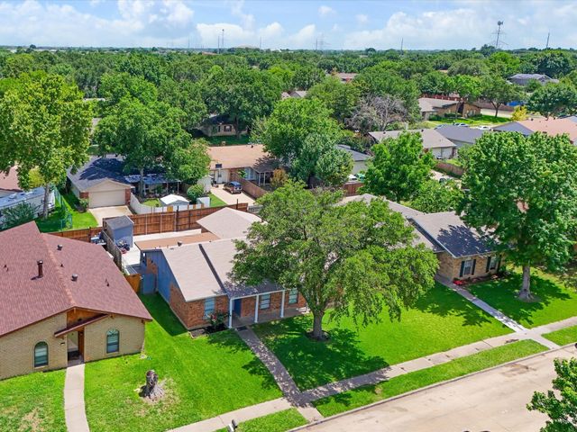 7232 Long Canyon Trail, Dallas, TX 75249