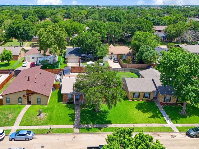 7232 Long Canyon Trail, Dallas, TX 75249