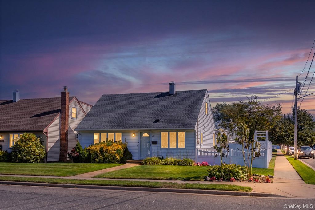 271 Forest Avenue, Massapequa, NY 11758 — exterior