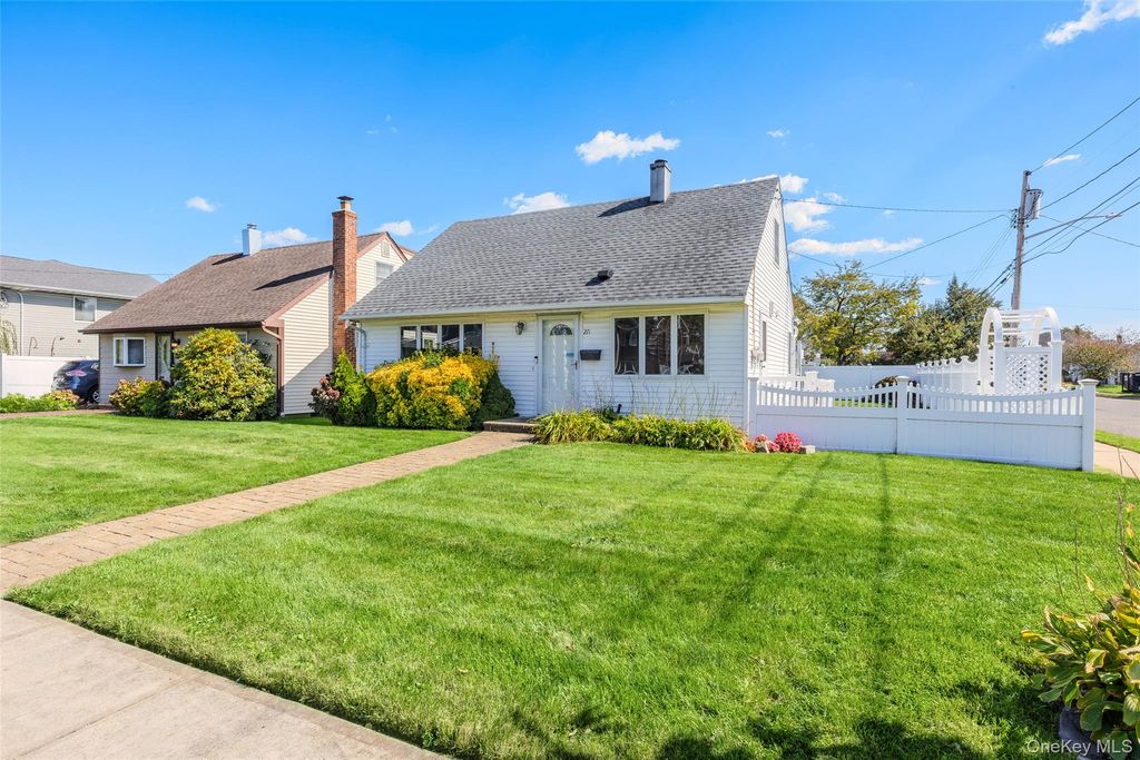 271 Forest Avenue, Massapequa, NY 11758 — photo 4