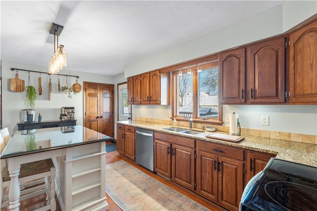 5914 King Hill Drive, Farmington, NY 14425