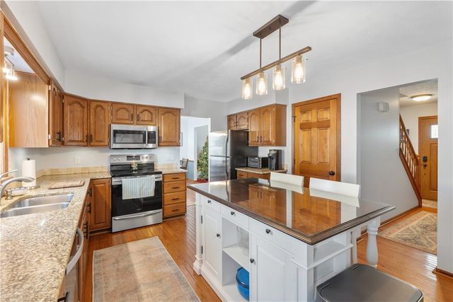 5914 King Hill Drive, Farmington, NY 14425