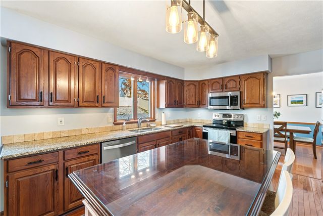 5914 King Hill Drive, Farmington, NY 14425