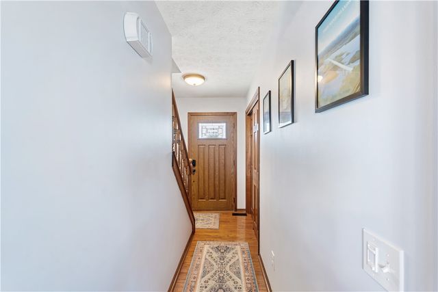 5914 King Hill Drive, Farmington, NY 14425