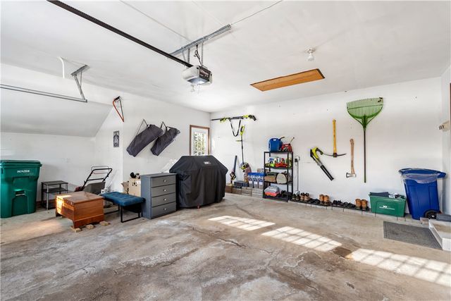 5914 King Hill Drive, Farmington, NY 14425