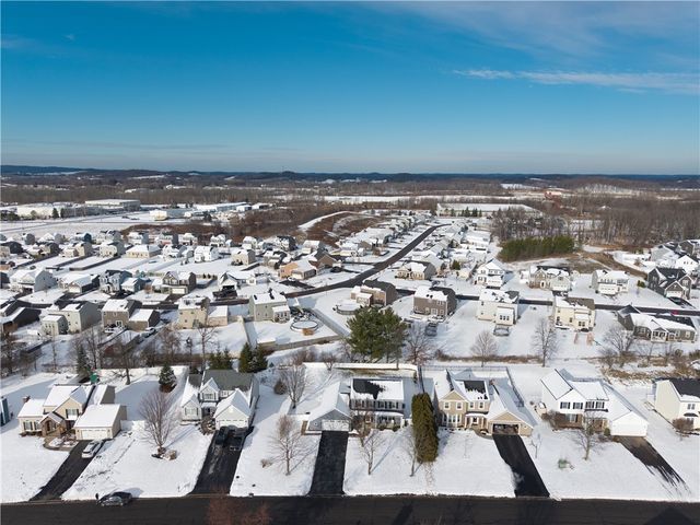 5914 King Hill Drive, Farmington, NY 14425