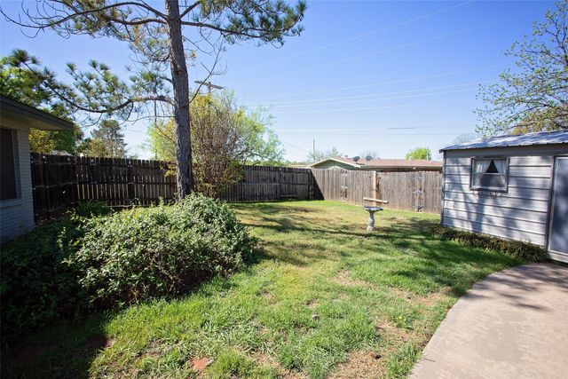 914 Fairview Street, Graham, TX 76450