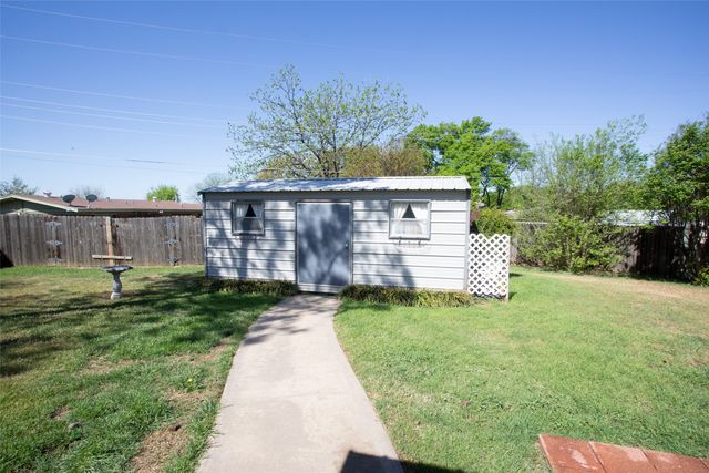 914 Fairview Street, Graham, TX 76450