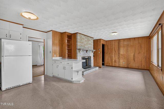 16019 Briarwood Lane, Abingdon, VA 24210