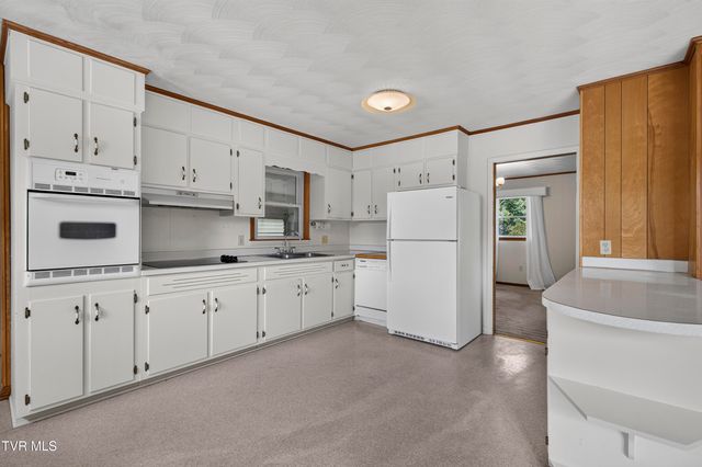 16019 Briarwood Lane, Abingdon, VA 24210
