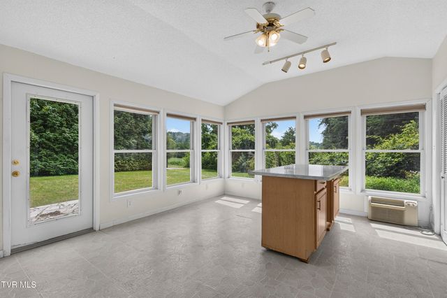 16019 Briarwood Lane, Abingdon, VA 24210