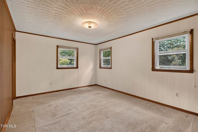 16019 Briarwood Lane, Abingdon, VA 24210